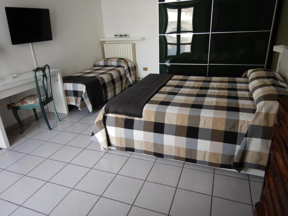 3Per3 Bed & Breakfast Busto Arsizio Bagian luar foto