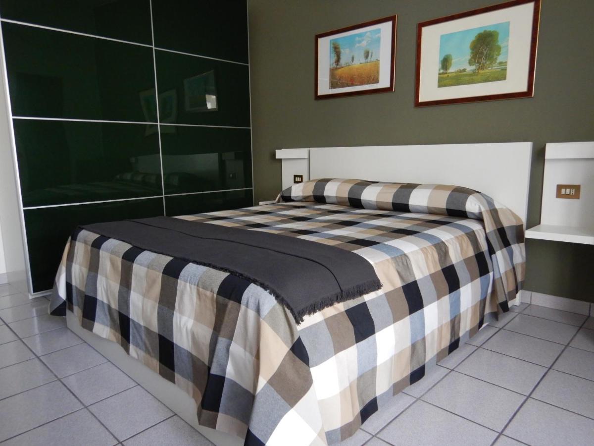 3Per3 Bed & Breakfast Busto Arsizio Bagian luar foto